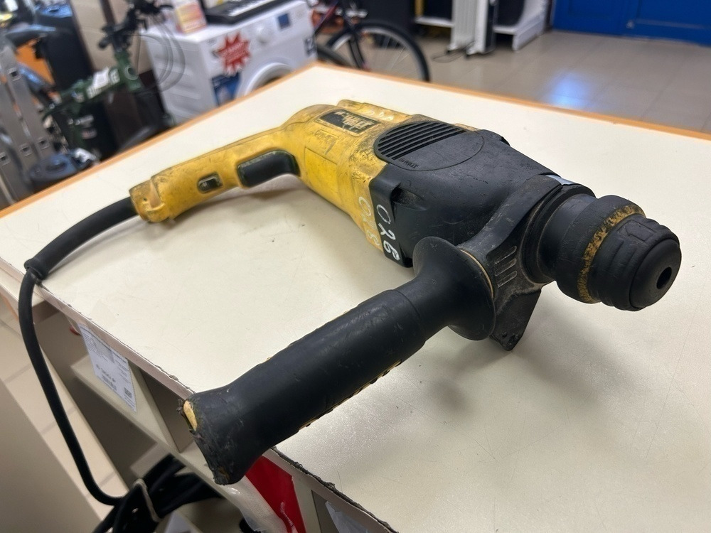 Перфоратор Dewalt D25013K