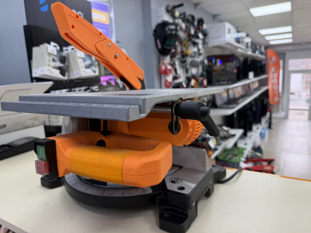 Торцовочная пила Вихрь ПТ-210К