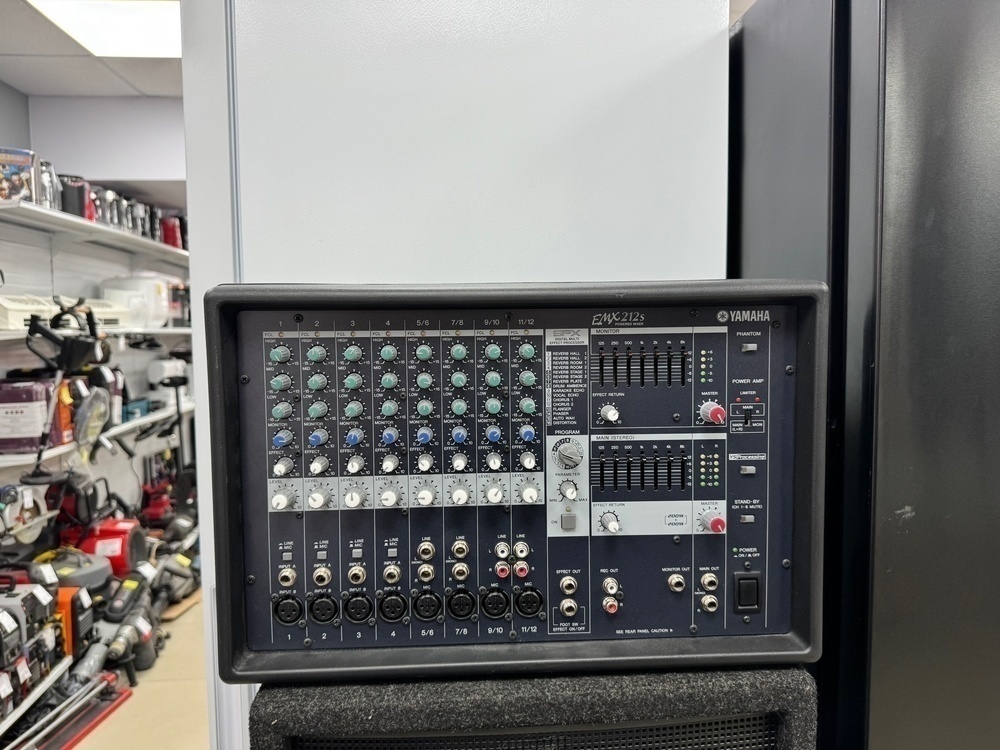 Микшерный пульт Yamaha EMX212S