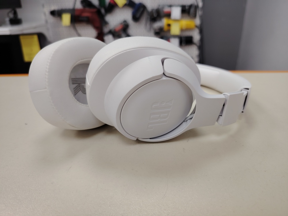 Наушники беспроводные JBL Tune 720BT;