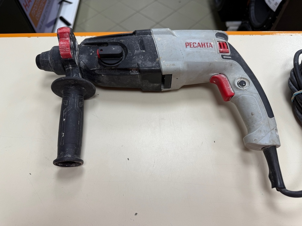 Перфоратор Ресанта П-28-800К