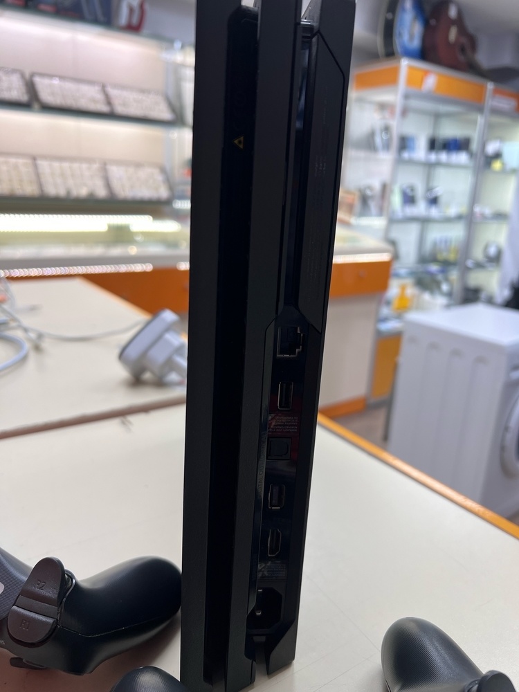 Игровая приставка PlayStation 4 Pro 1Tb