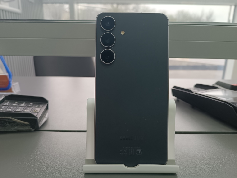 Смартфон Samsung Galaxy S25 FE 8/256