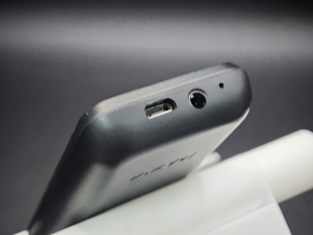 Мобильный телефон Maxvi C27