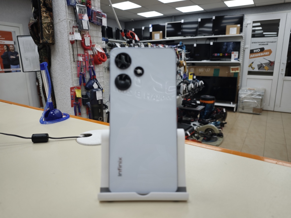 Смартфон Infinix HOT 30i 4/128