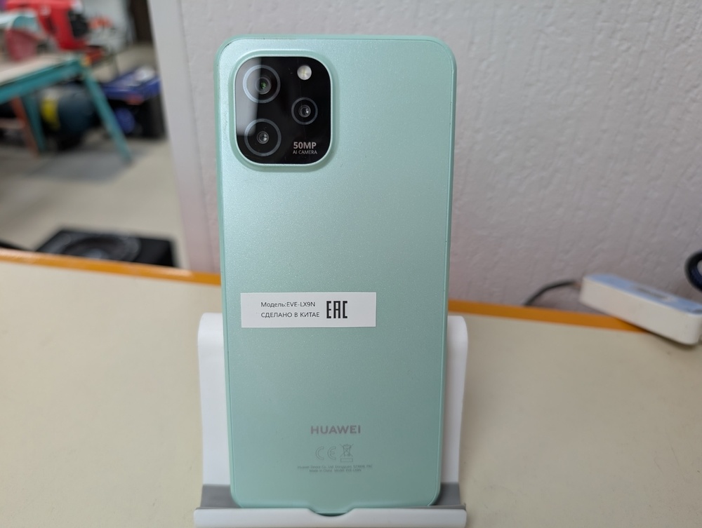 Смартфон Huawei Nova Y61 4/64