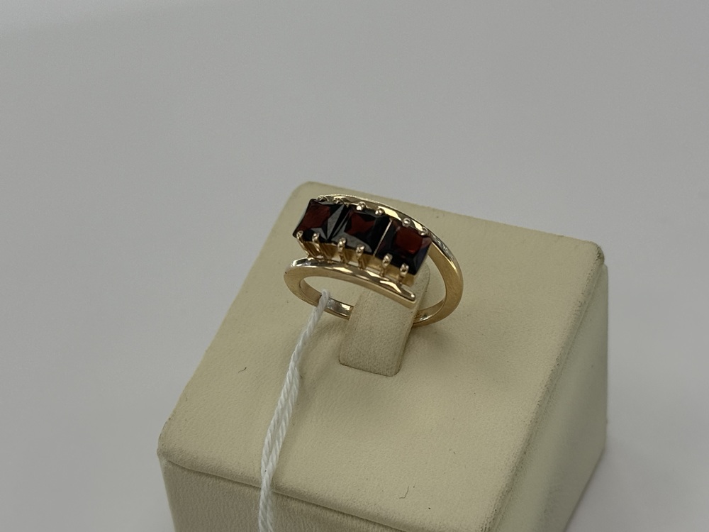 КОЛКМИ585 КОЛЬЦО С КАМНЯМИ (Au 585)