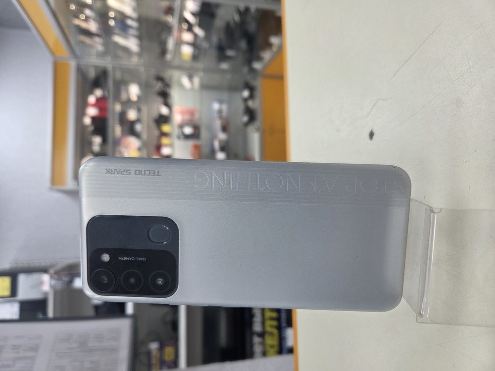 Смартфон Tecno Spark 8C 4/64