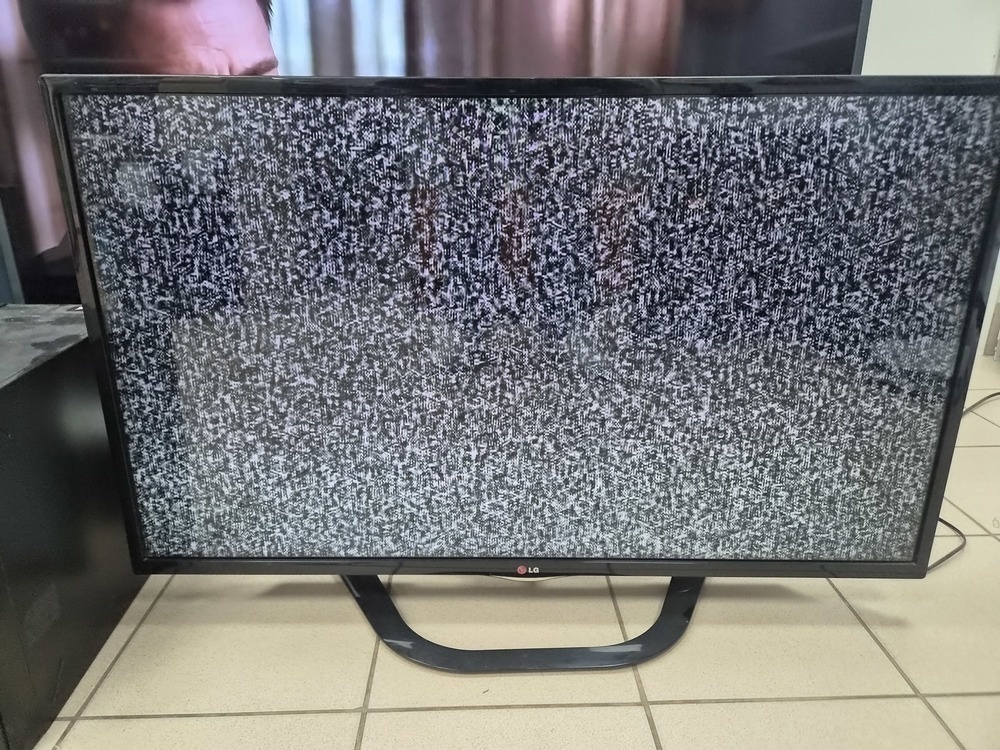 LED Телевизор LG 42LN570V