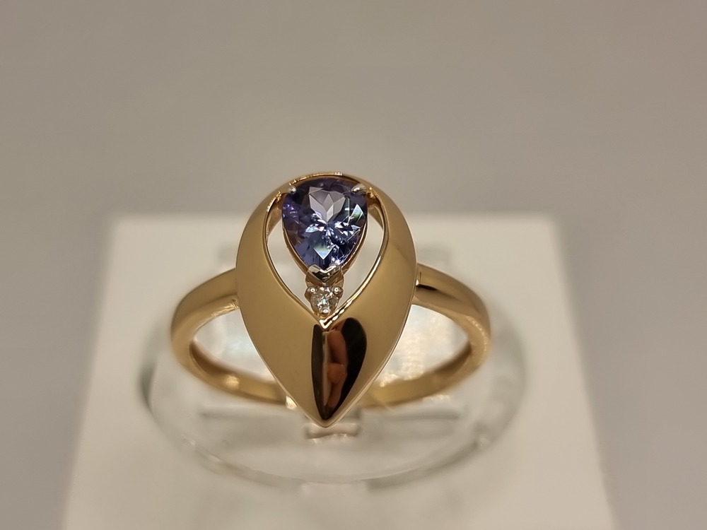 КОЛЬЦО С КАМНЯМИ (Au 585)