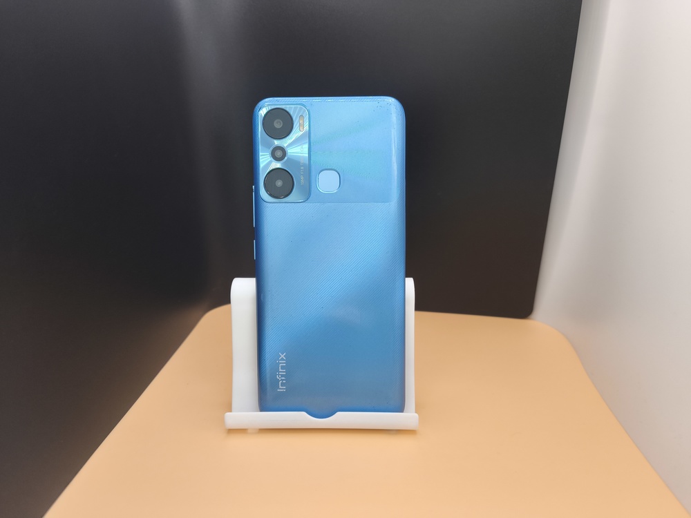 Смартфон Infinix HOT 20i 4/64