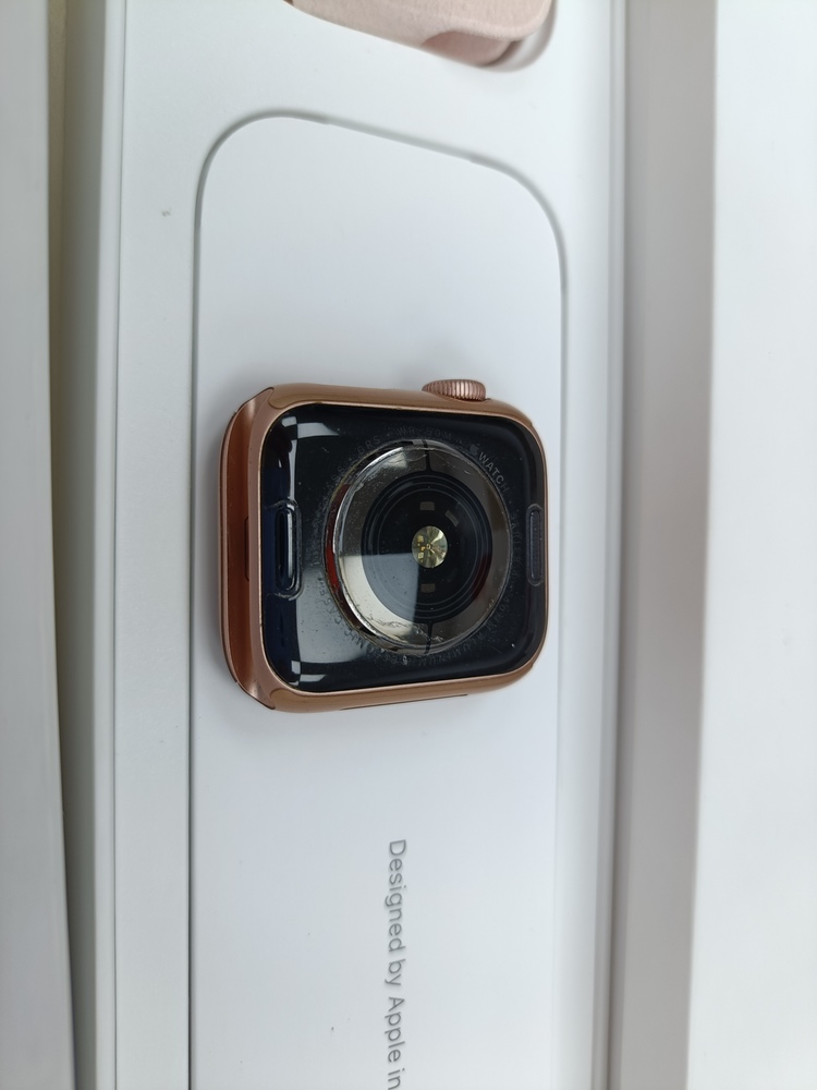 Смарт-часы Apple Watch Series 4 40 мм