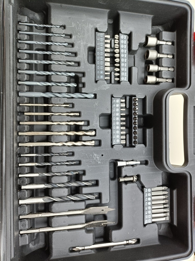 Шуруповерт Dewalt 18V XR;