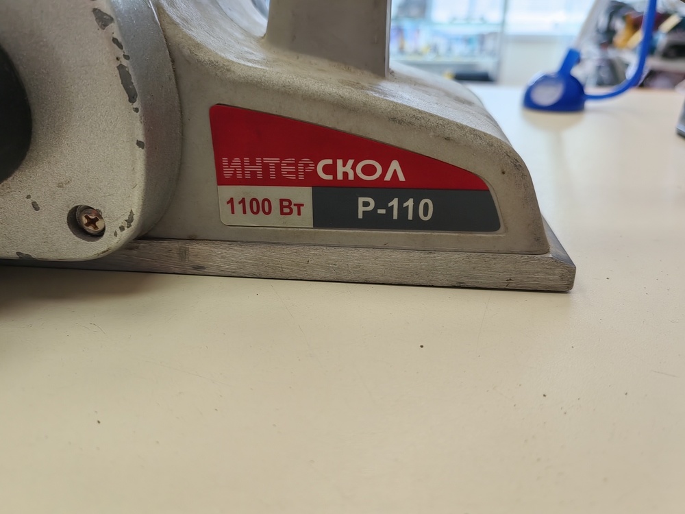 Электрорубанок Интерскол P-110-01;