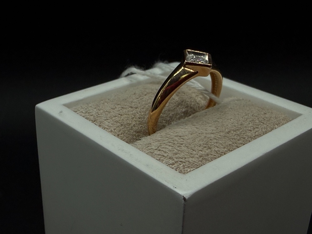 КОЛКМ585 КОЛЬЦО С КАМНЕМ (Au 585)