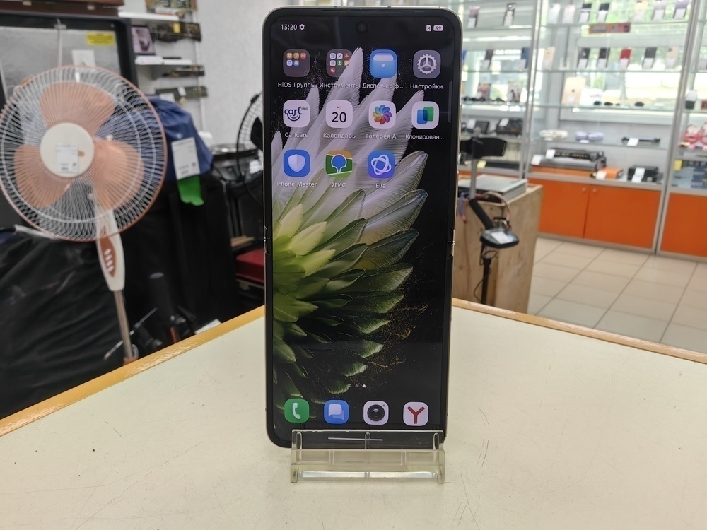 Смартфон Tecno Phantom V Flip 2 8/256