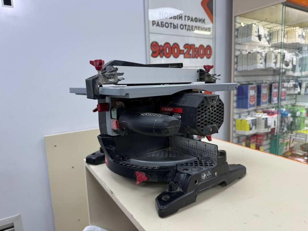 Торцовочная пила Зубр ЗПТК-210-1500