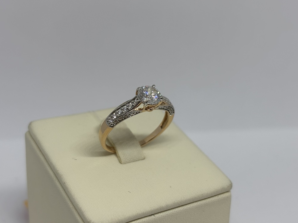 КОЛЬЦО С КАМНЯМИ (Au 585)