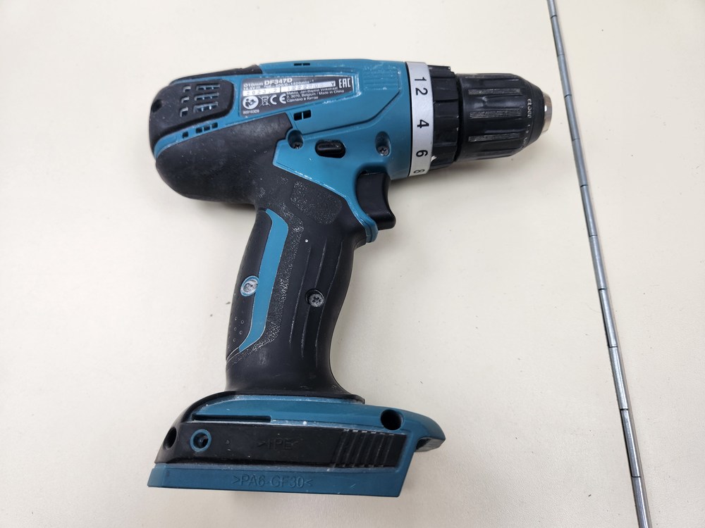 Шуруповерт Makita DF347DWE;