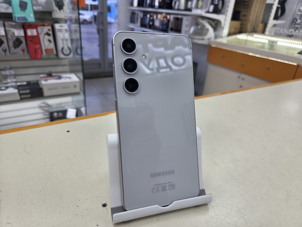 Смартфон Samsung Galaxy S24 FE 8/128