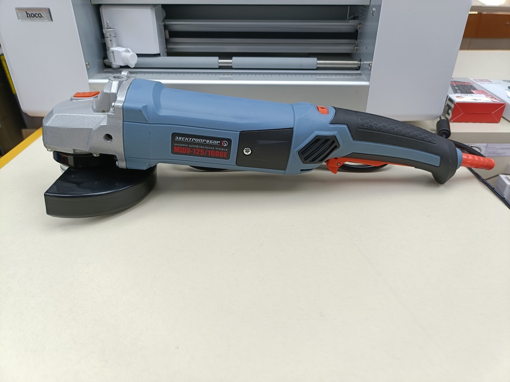 Угловая шлифмашина Электроприбор УШМ-125/1000Е