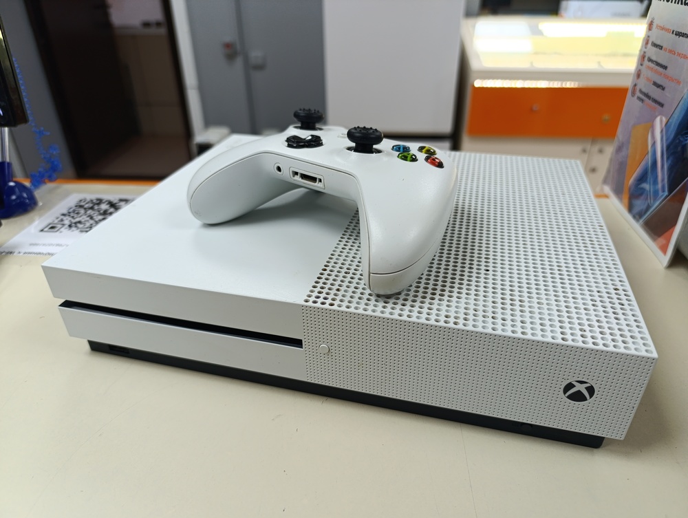 Игровая приставка Xbox One S 1TB