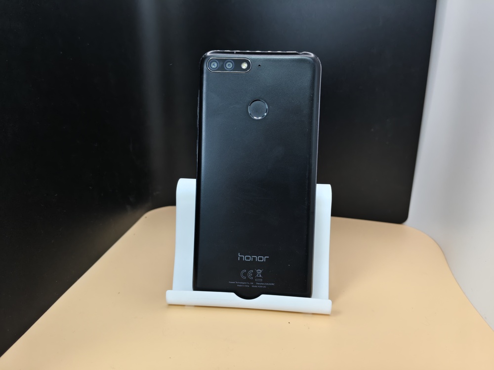 Смартфон Honor 7C 3/32