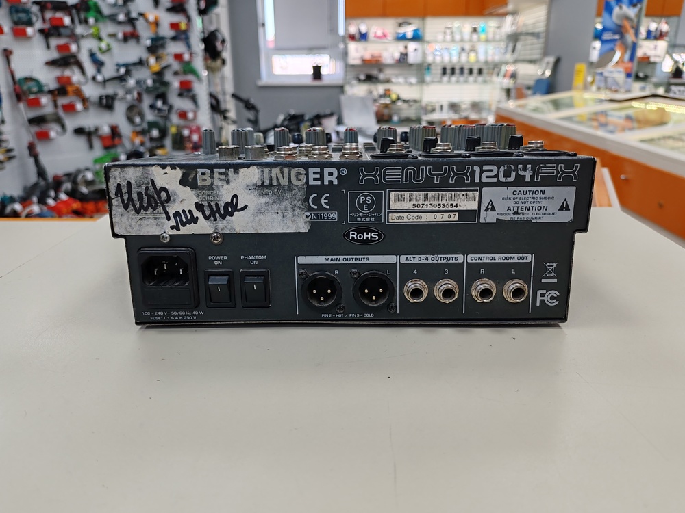 Микшерный пульт BEHRINGER XENYX 1204FX
