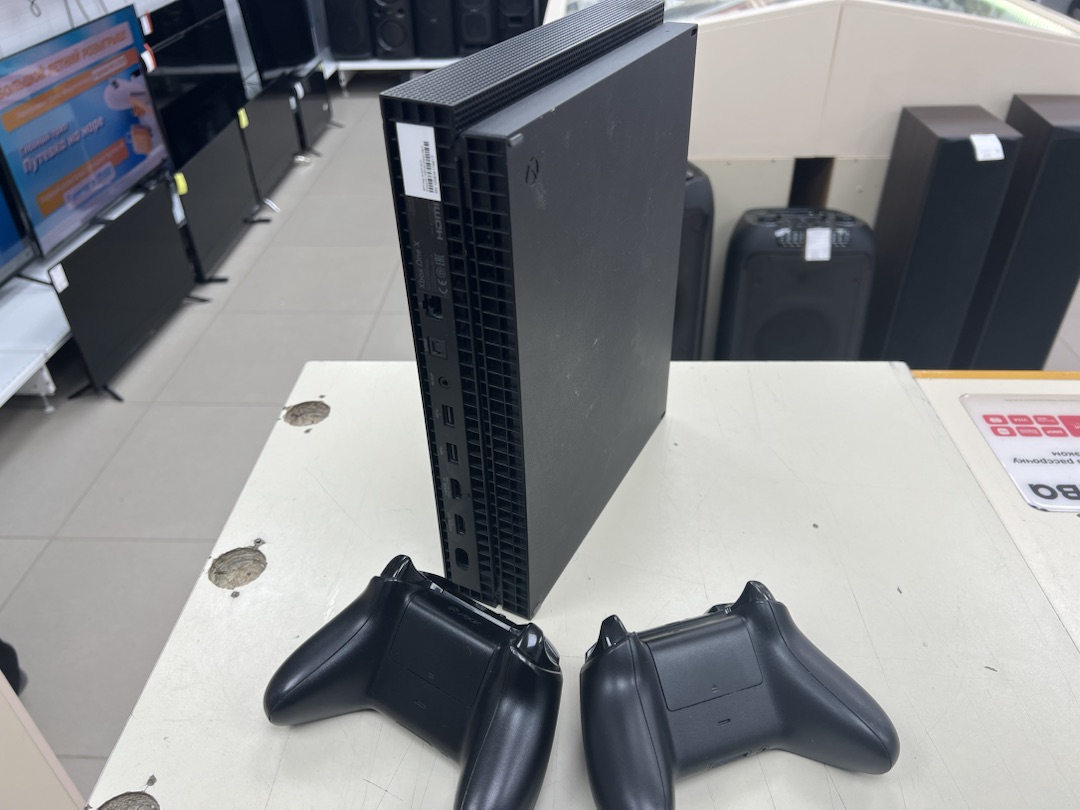 Игровая приставка Xbox One X 1Tb