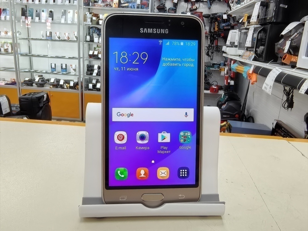 Смартфон Samsung Galaxy J1 2016 1/8