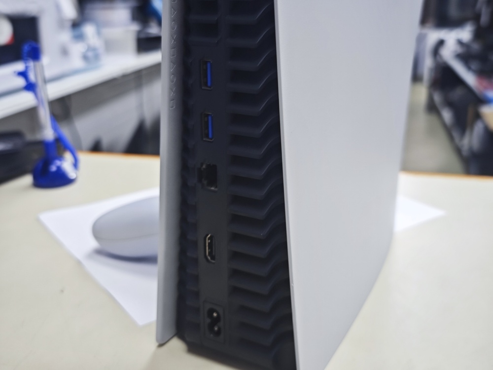 Игровая приставка PlayStation 5 825Gb (С дисководом)