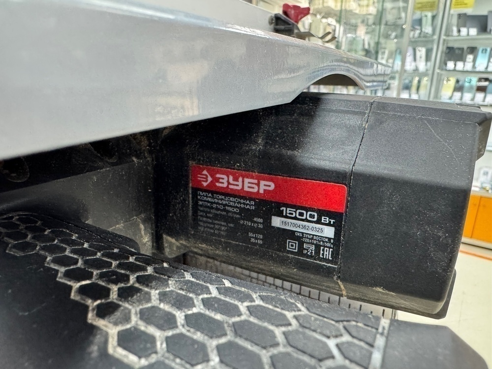 Торцовочная пила Зубр ЗПТК-210-1500