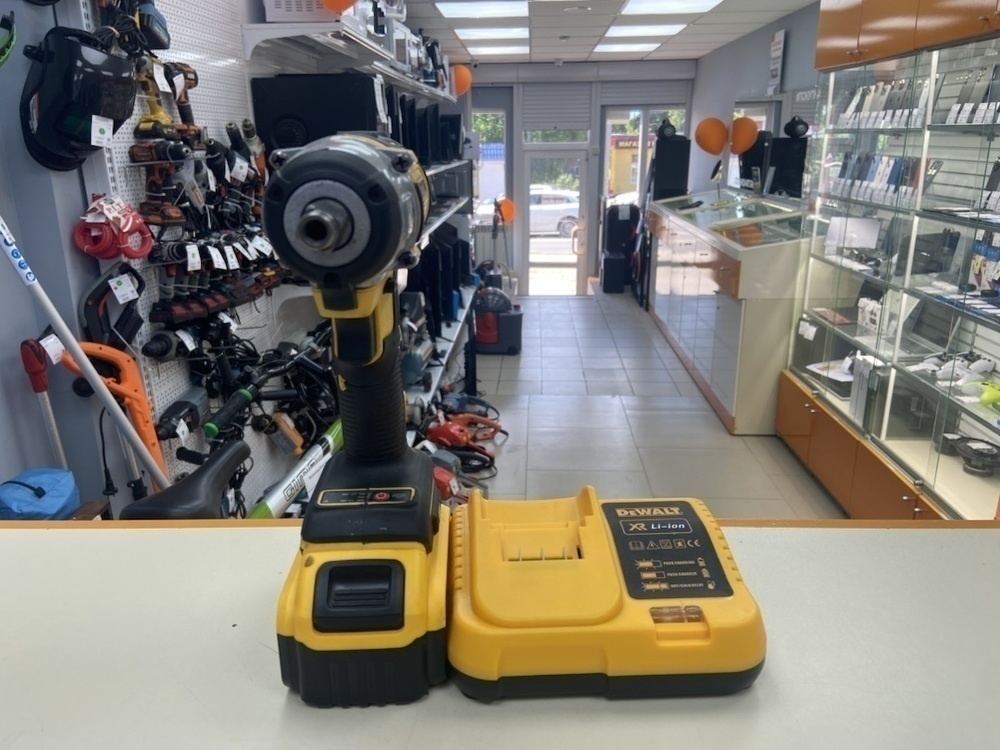 Гайковерт Dewalt 18V