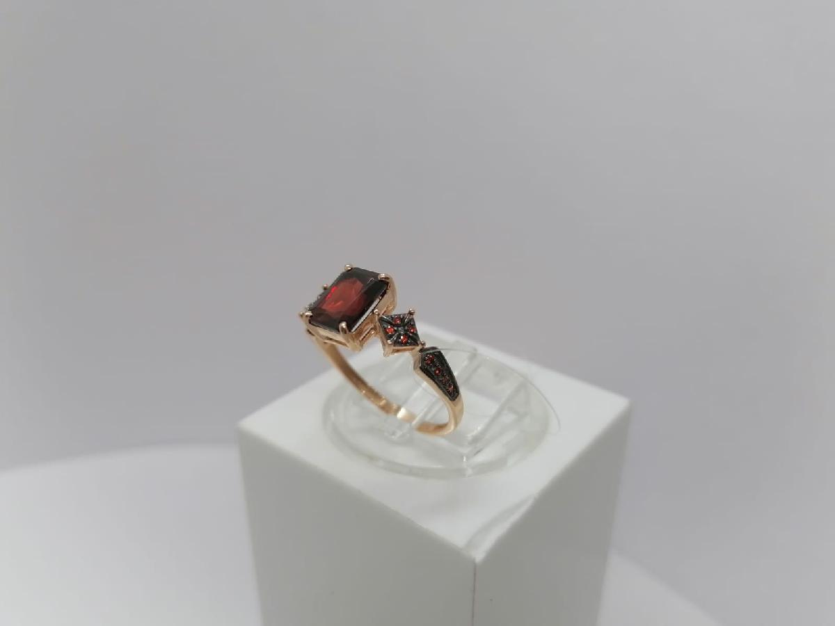 КОЛЬЦО С КАМНЯМИ (Au 585)