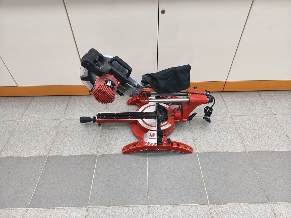 Торцовочная пила Elitech ПТ 1725К