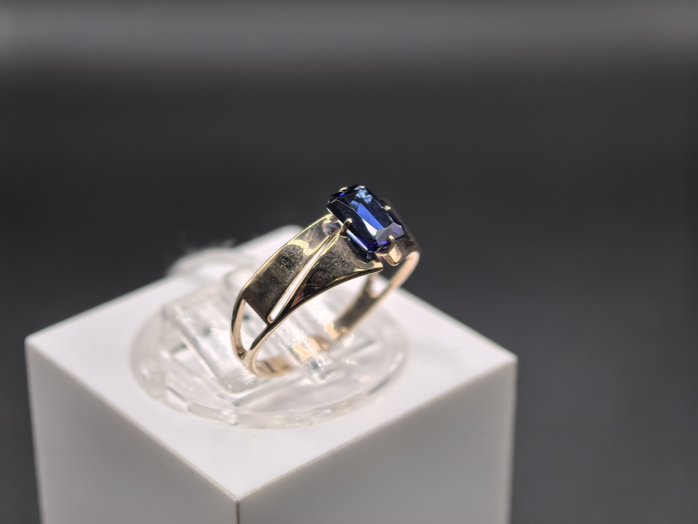 КОЛКМ585 КОЛЬЦО С КАМНЕМ (Au 585)