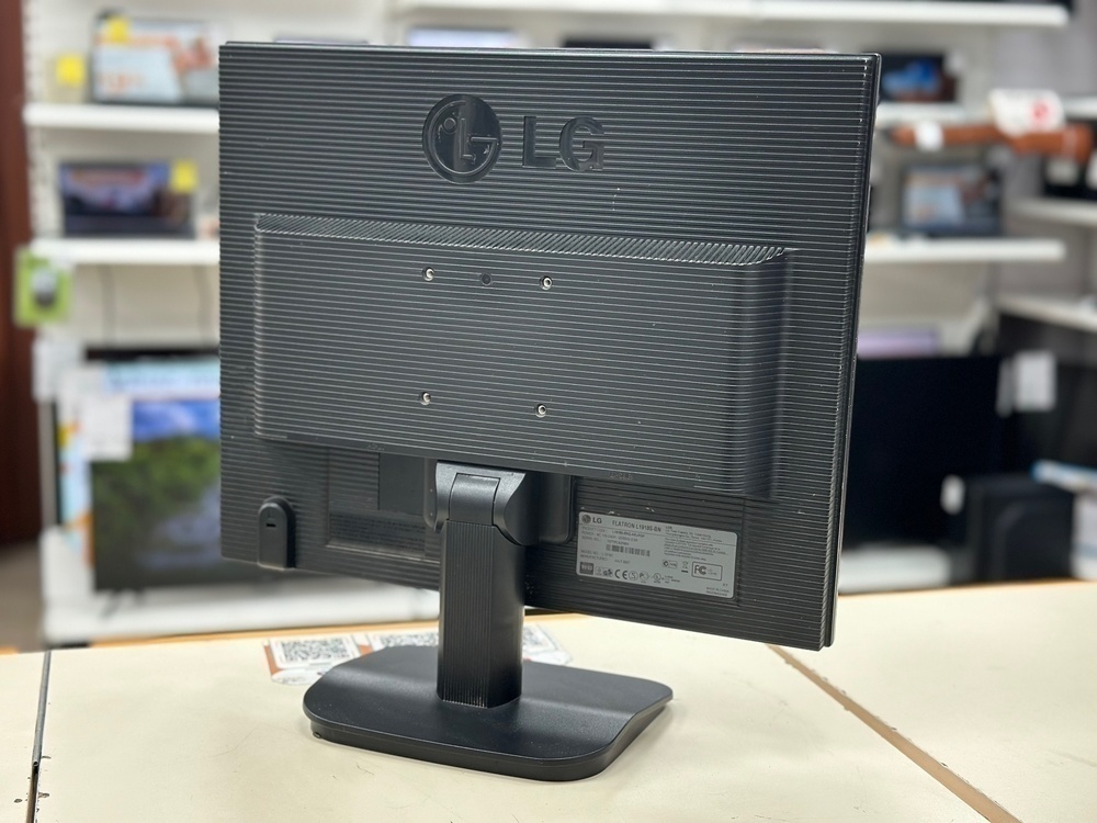 Монитор LG L1918S