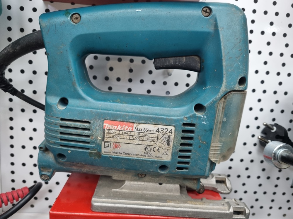 Лобзик Makita 4324