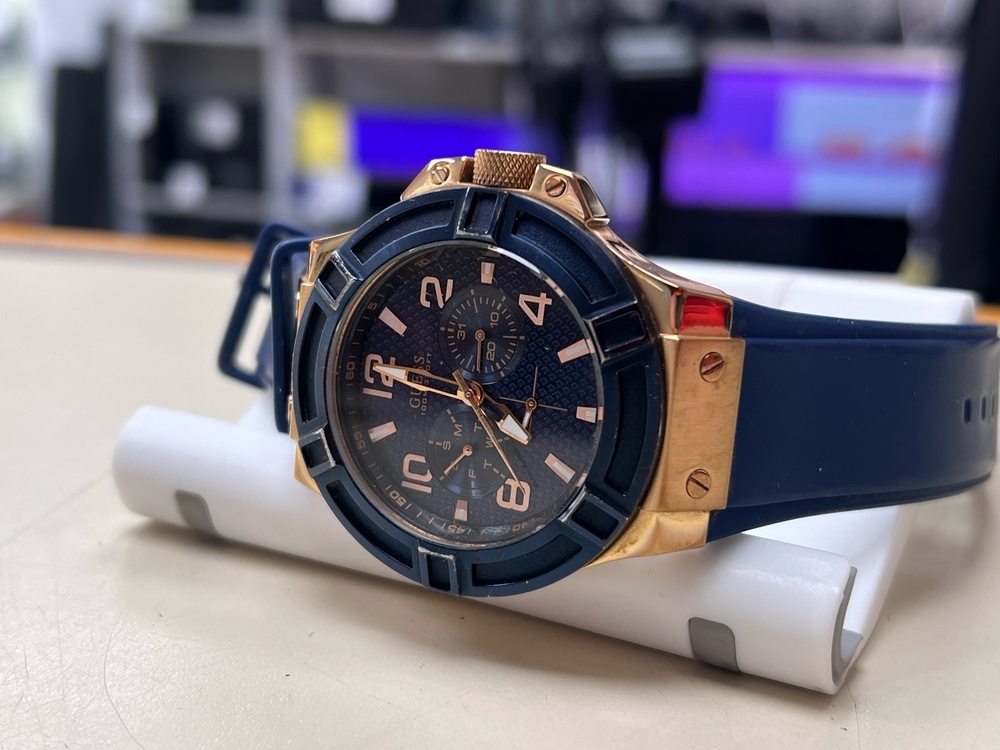 Часы наручные GUESS W0247G3