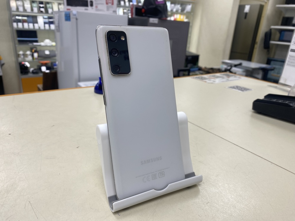 Смартфон Samsung Galaxy S20 FE 6/128