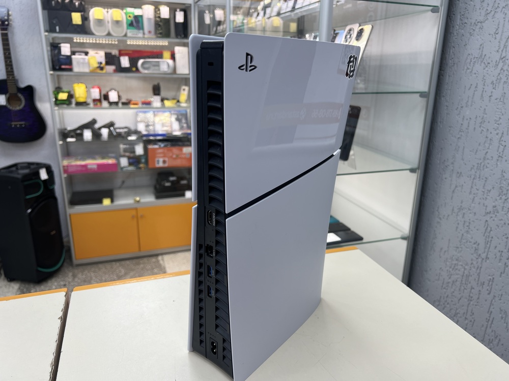 Игровая приставка PlayStation 5 825Gb (С дисководом)