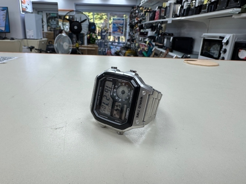 Часы наручные Casio AE-1200WH