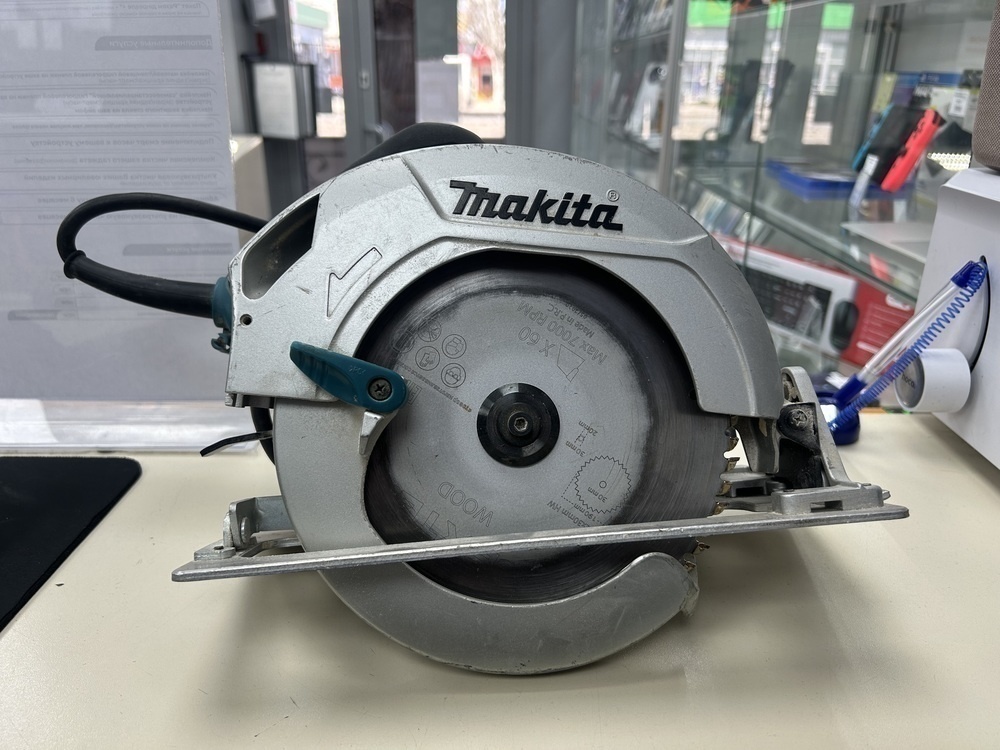Дисковая пила Makita HS7600;