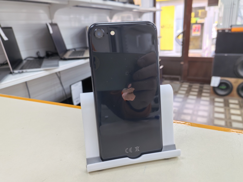 Смартфон Apple iPhone SE 2020 64Gb