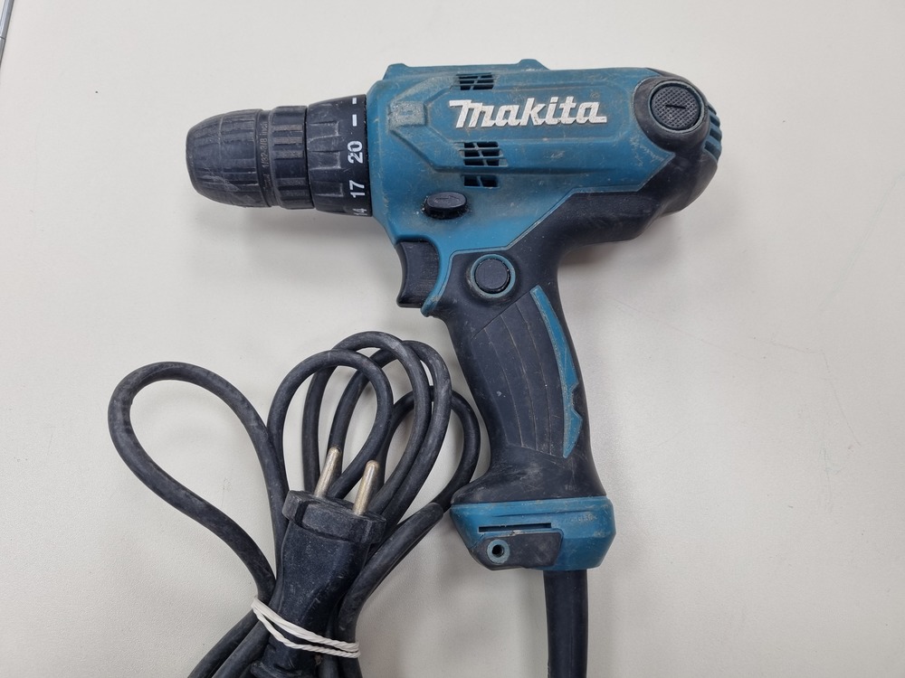 Шуруповерт Makita DF0300
