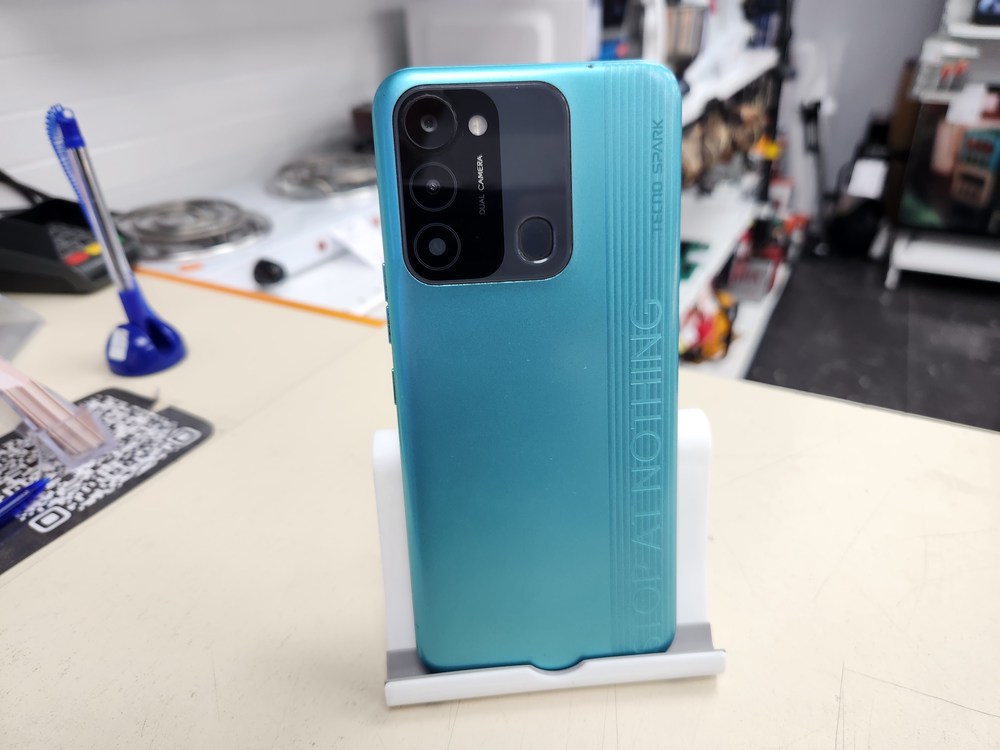 Смартфон Tecno Spark 8C 4/64