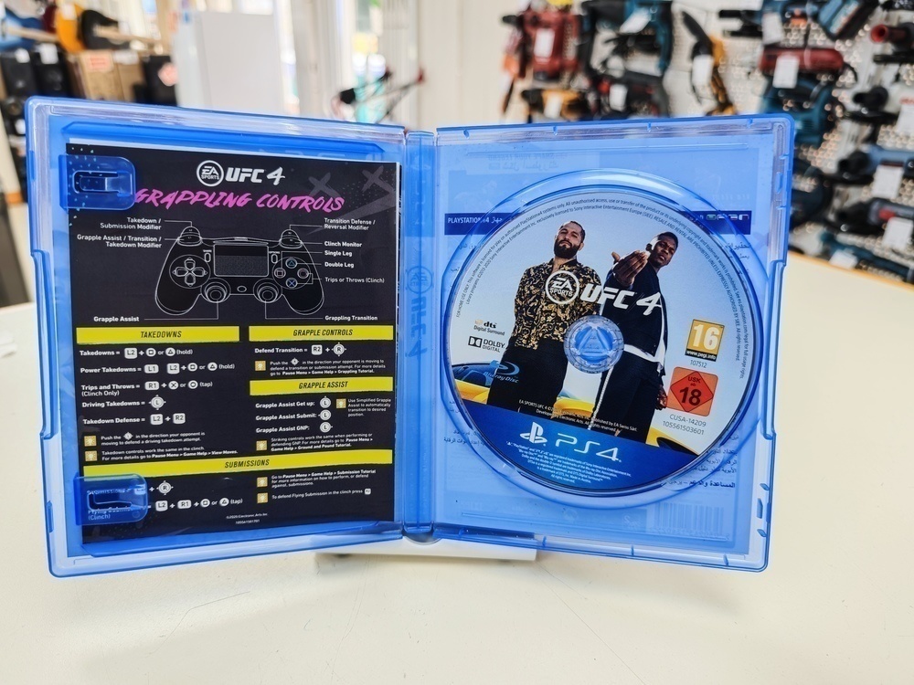 Игра Playstation 4 UFC 4