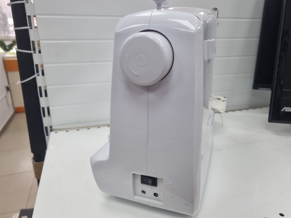 Швейная машина Tesler SM-1620