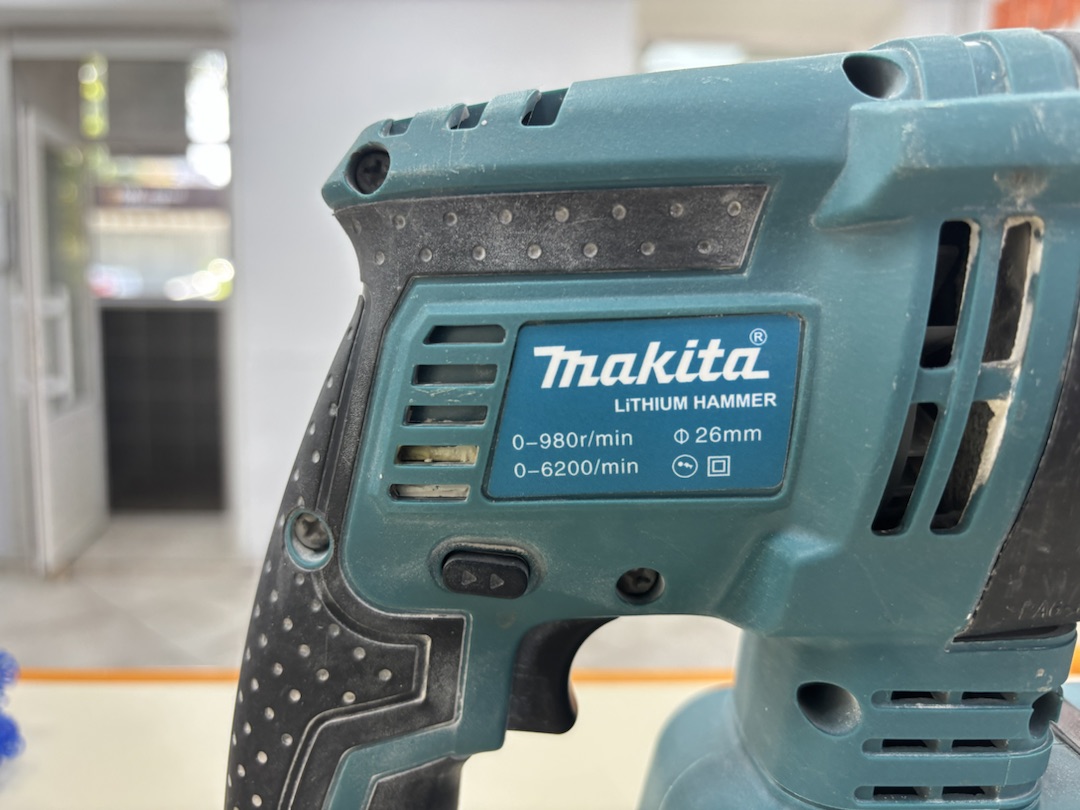 Перфоратор Makita 26V