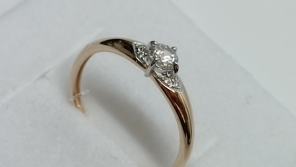 КОЛЬЦО С КАМНЯМИ (Au 585)